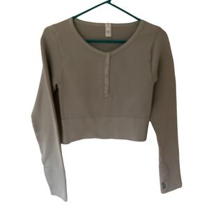 Aerie Women's Size:Med. Snap Henly front. light grey.